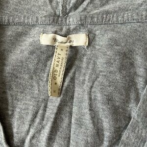Old Navy Long sleeved hooded maternity/nursing T-shirt. Lightweight cotton. EUC.